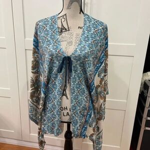 NWOT Chicos Wrap Shawl Blue White Brown Floral Size S M Excellent new condition
